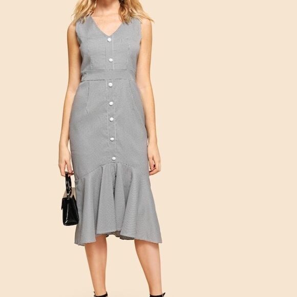 ✨ Ruffle Hem Gingham Button Dress✨ - Picture 1 of 4